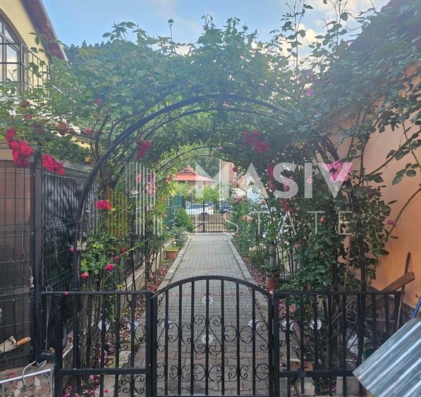 De vânzare, casă cu 5 camere, complet renovată, curte și priveliște superbă. - 1