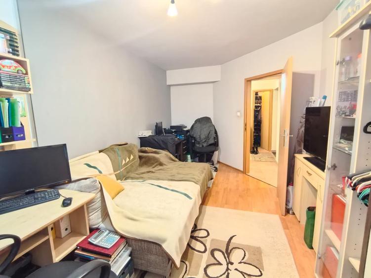 Apartament cu 4 camere -ETAJ INTERMEDIAR- 5 minute Medicina - 6