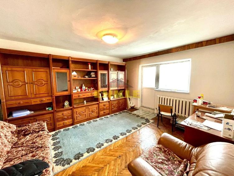 De vânzare apartament cu 3 camere decomandat, zona Capăt 1 - 1