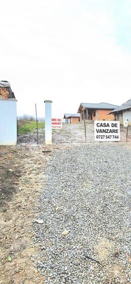 Casa la rosu, de vanzare - Sigmir - 5