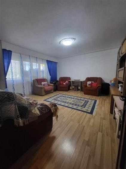 Apartament 3 Camere, Decomandat etaj 2 din 3 - 8