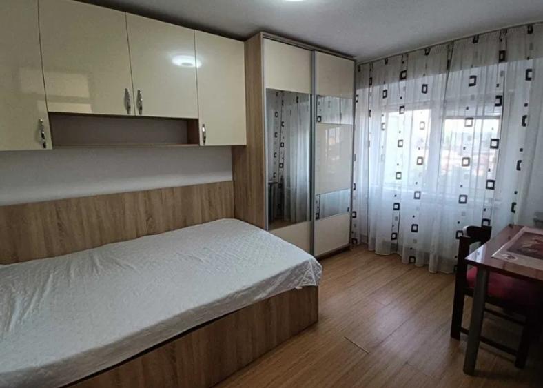 Tineretului metrou parc, BLOC REABILITAT,decomandat,6/8,AC,geam la baie,balcon. - 2