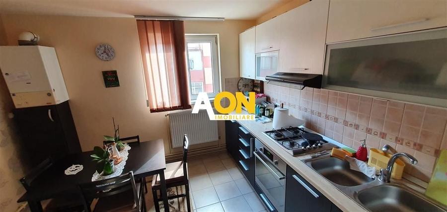 Apartament 3 camere, etaj intermediar, Cetate - 2