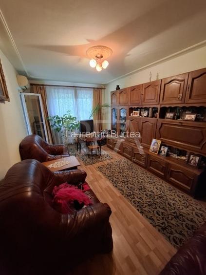 3 camere Gorjului, 3/8, bloc 1980, anvelopat, Str. Dezrobirii. 3 camere Gorjului, 3/8, bloc 1980, anvelopat, Str. Dezrobirii.