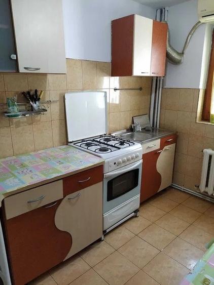 Apartament cu 2 camere, decomandat, etajul 2/4, zona Podu Ros - 4