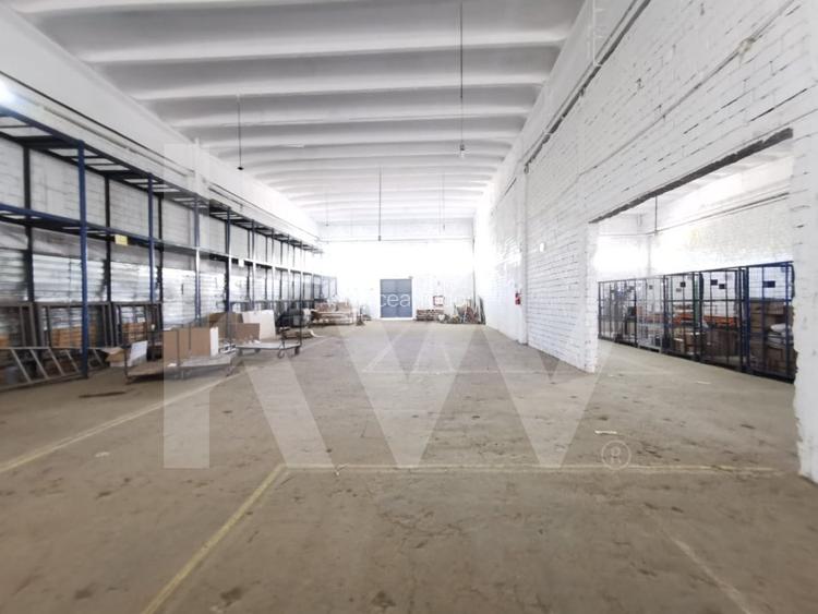 Depozite | 1600 mp | compartimentare la cerere | 8 m inaltime