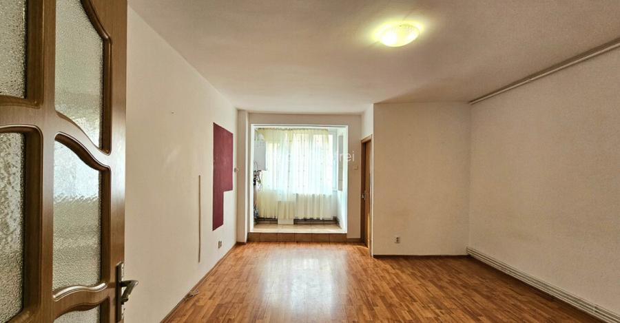 Garsoniera Libera Etaj 1 - 500 M Lacul Noua