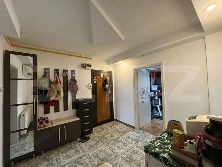 Apartament de vanzare, cu 3 camere decomandat, 61 mp, zona Progresul - 4