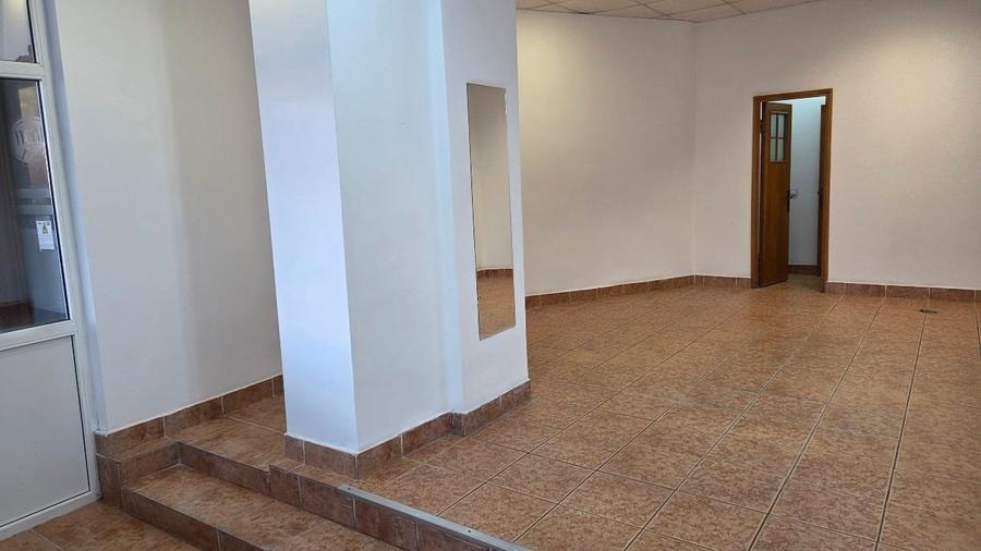 Inchiriez spatiu comercial,40 mp,Rm.Valcea,central,str.G-ral Magheru,langa BCR - 6
