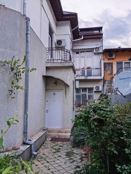 Particular vand vila langa Mall Vitan compusa din 4 apartamente cu intrari separate, colaboram cu agentii imobiliare - 2