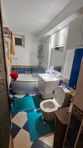 Vand apartament 3 camere etaj 1 - 2