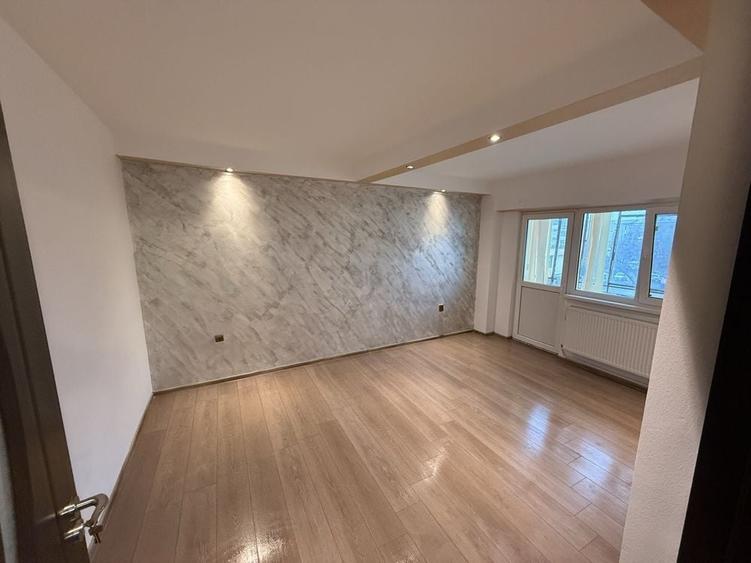 De vânzare apartament 3 camere Cartier Obor - 2