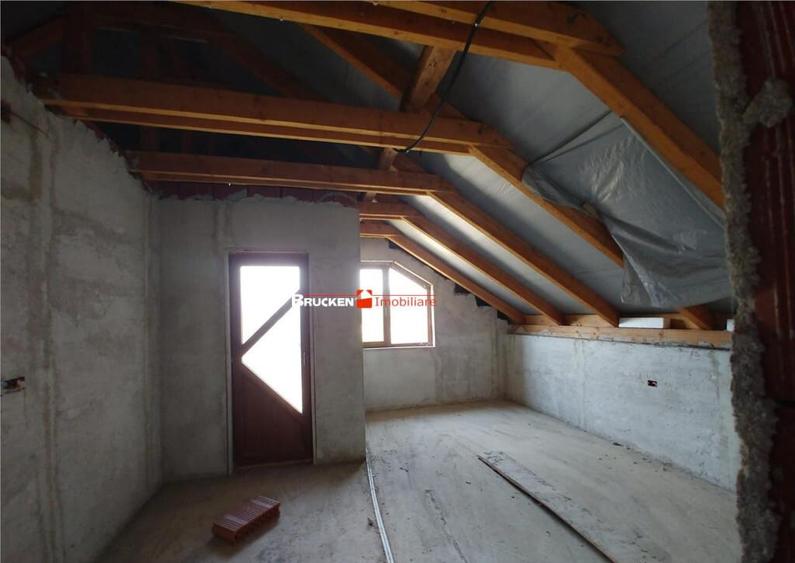 Casa de in zona centrala din Petreu - 32