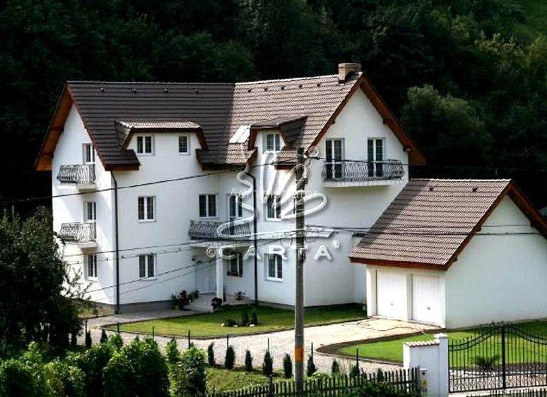 Casă cu 10 camere în Predeluț
