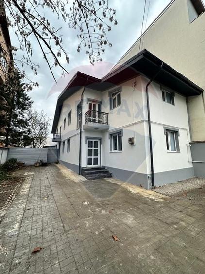 Casă cu 5 camere si 300mp curte, de închiriat în zona Bd. Gloriei - 26