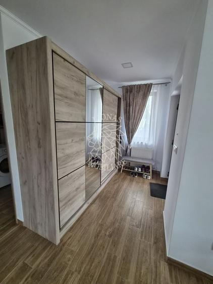Casă individuală cu 3 camere cu Canalizare în Est