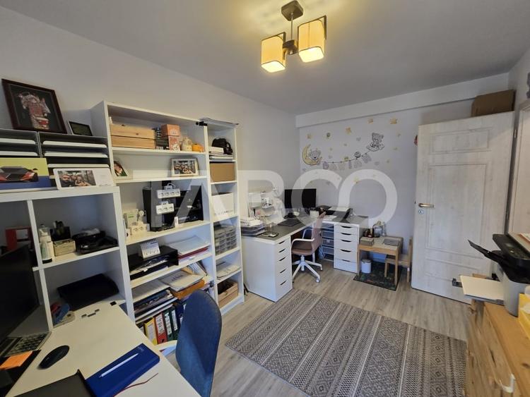 Casa de vanzare 5 camere 160mpu 3 bai 120mp teren liber zona Selimbar - 12