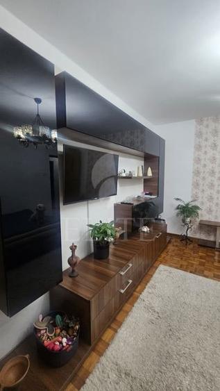 Apartament 3 camere în zona PIATA 14 IULIE - 1