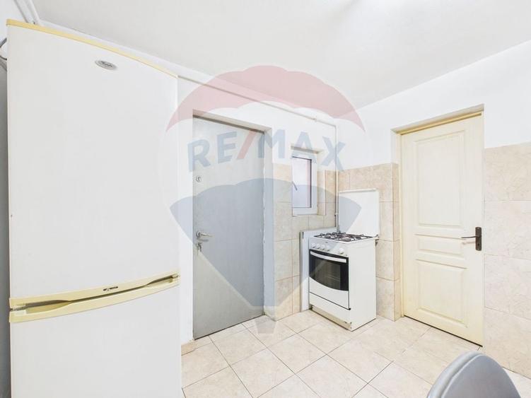 Casă cu două corpuri, ideală pentru firmă, Vitan - 5