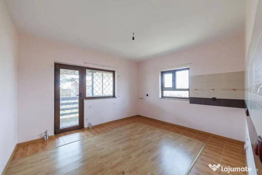 Casă cu 4 camere cu Teren 705 Mp în Central