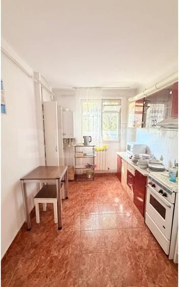 Apartament cu 3 camere decomandat, mobilat în Mazepa 2