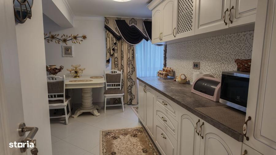 Casă cu 4 camere cu Teren 2100 Mp în Central