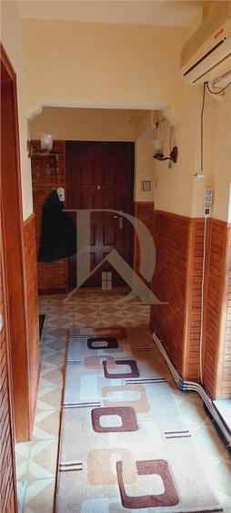 Centru Hala Centrala - Aleea cu castani , 2 camere , etaj mic , 61 mp - 4