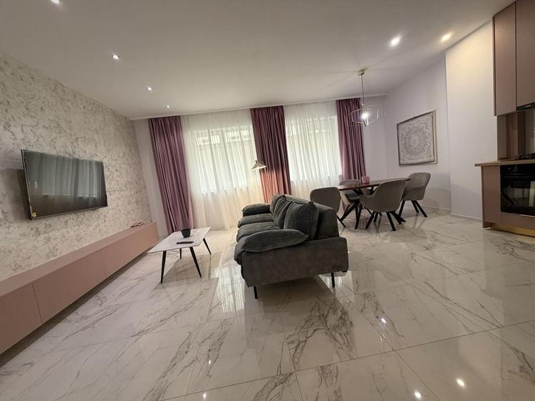 Apartament cu 2 camere decomandat în Runcu
