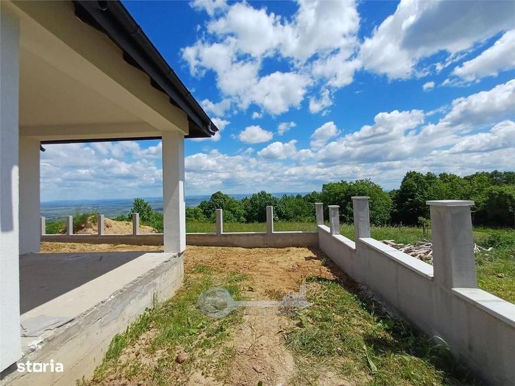 Casă cu 4 camere în Păun