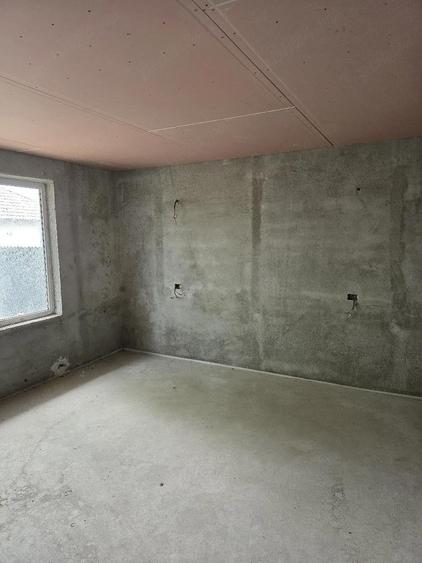 Casă cu Teren 1200 Mp în Schela