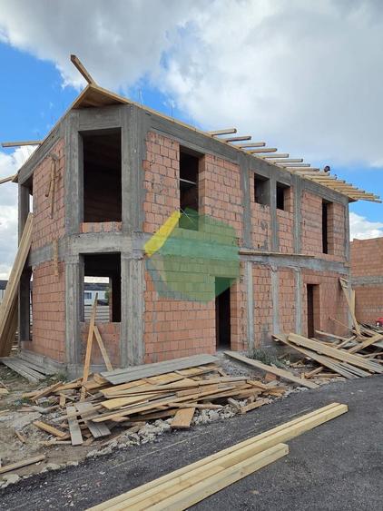 Duplex cu 3 camere cu Canalizare în Odăi