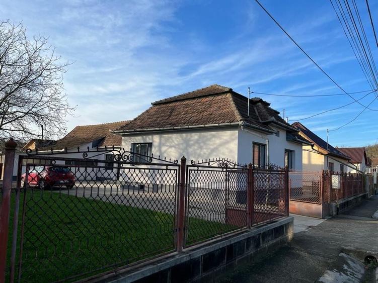 Casă cu 3 camere cu Teren 150 Mp în Viișoara