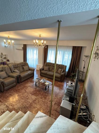 Casă cu 5 camere cu Teren 89 Mp în Străulești