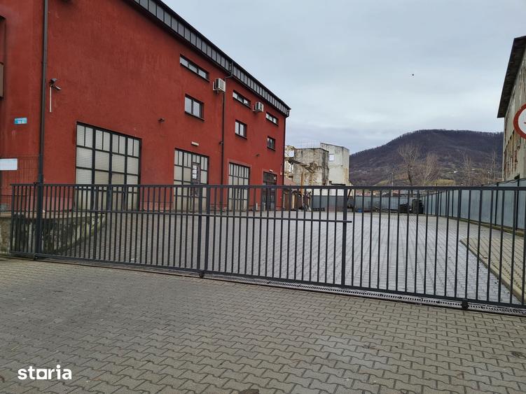 Spațiu comercial, de 400 mp, în Valea Borcutului