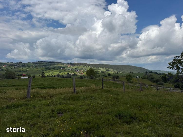 Teren de 13600 mp, în Mărișel