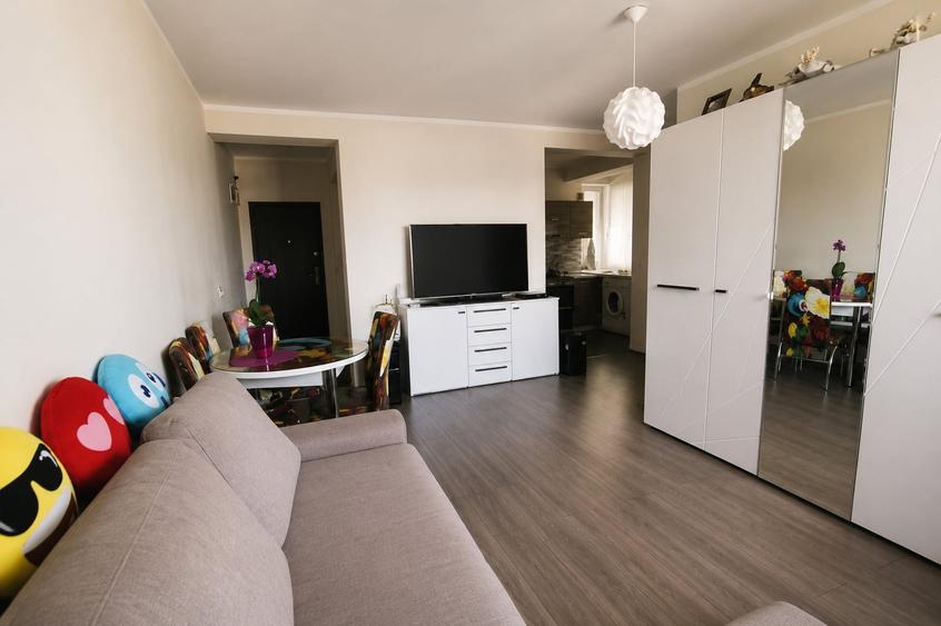 Apartament cu 2 camere semidecomandat, mobilat în Giroc