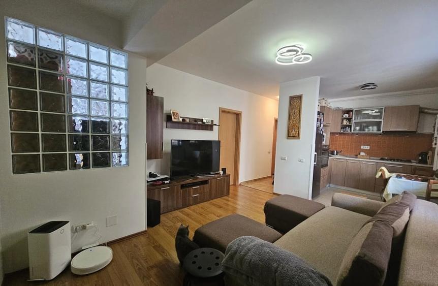 Apartament cu 3 camere semidecomandat, mobilat în Ghencea