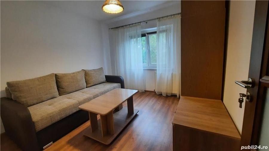 Apartament cu 3 camere decomandat, mobilat în Aradului