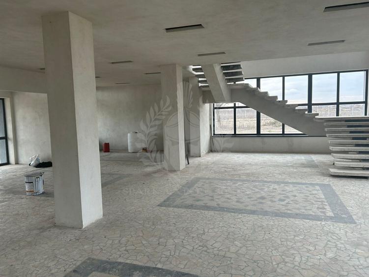 Birou, de 1,200 mp, în Bărcănești