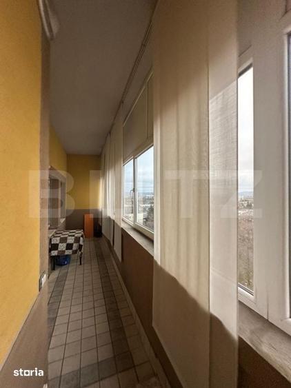Apartament cu 3 camere semidecomandat, mobilat în Nord