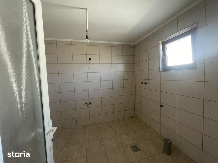Casă cu 3 camere cu Teren 3500 Mp în Vicovu de Sus