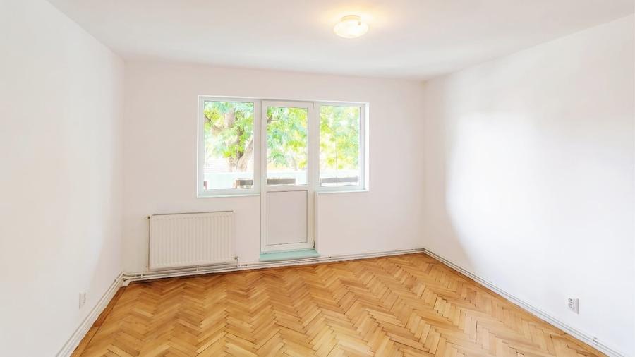 Casă individuală cu 6 camere cu Teren 385 Mp în Central
