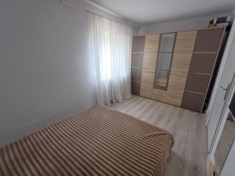 Apartament cu 2 camere semidecomandat în Craiovița Nouă