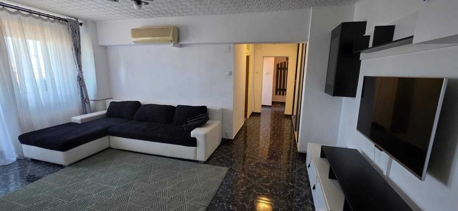 Apartament cu 3 camere semidecomandat în Titan
