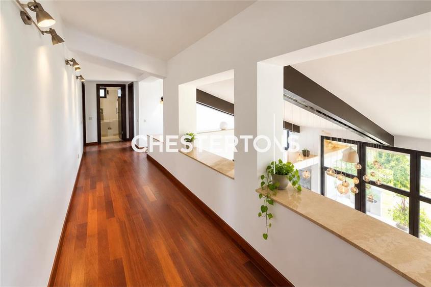 Casă individuală cu 7 camere cu Teren 1000 Mp în Corbeanca