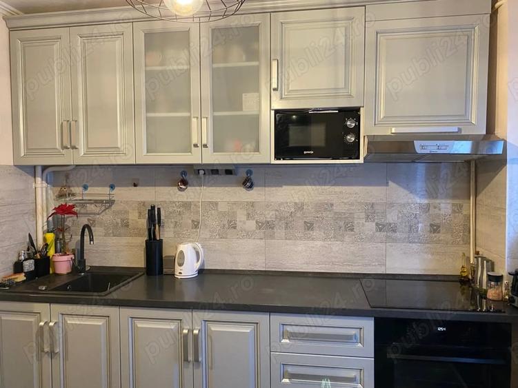Apartament cu 3 camere decomandat, mobilat în Mircea cel Bătrân