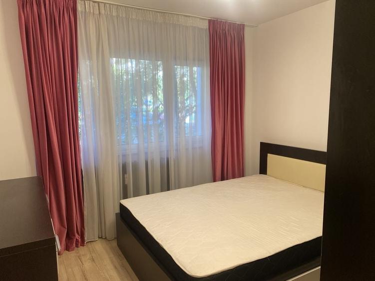 Apartament cu 3 camere decomandat în Valea Ialomiței