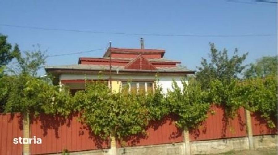 Casă cu 5 camere cu Teren 1373 Mp în Zăvoaia