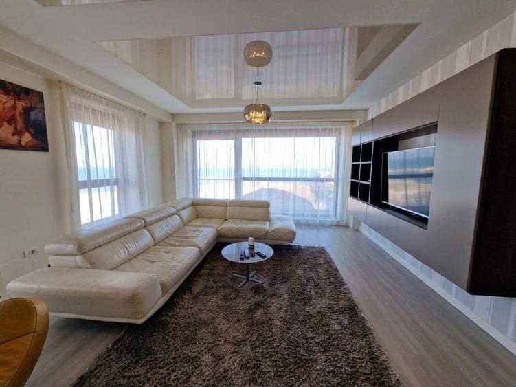Apartament cu 3 camere semidecomandat în Faleza Nord