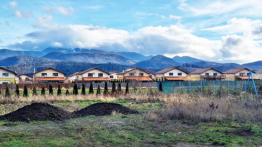 Vând teren comuna Cristian jud Brașov 714 metri patrați preț 78.000 E - 1